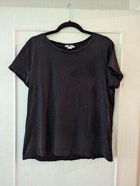 H&M Large Women’s Classic Everyday Black Short-Sleeve Tee